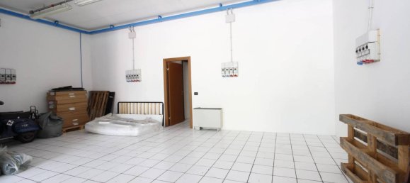 Almacén de 1 habitación en Monticello Conte Otto, Italy No. 369986 5