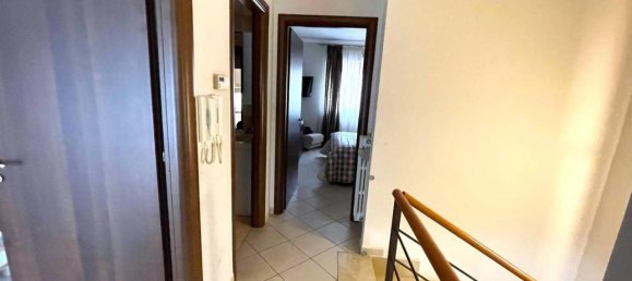 4 rooms Apartment in Salerno, Italy No. 37740 2