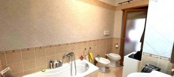 4 rooms Apartment in Salerno, Italy No. 37740 9