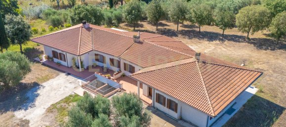 4 bedrooms House in Montalto di Castro, Italy No. 306633 10