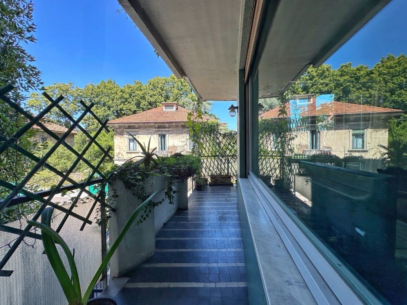 5 rooms Apartment in Milan, Italy No. 314213