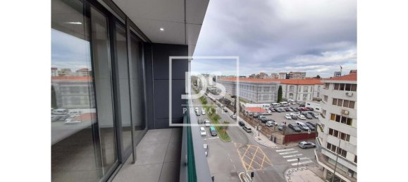 3 bedrooms Apartment in Porto, Portugal No. 104941 3