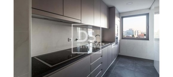 3 bedrooms Apartment in Porto, Portugal No. 104941 9