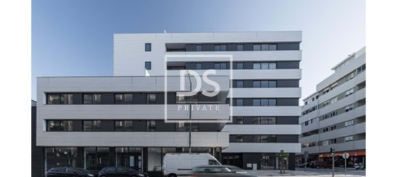 3 bedrooms Apartment in Porto, Portugal No. 104941 2