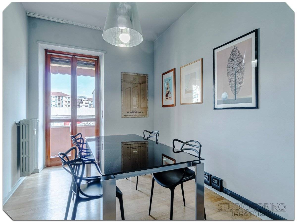 5 rooms Office in Turin, Italy No. 304883