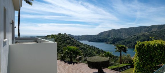 5 bedrooms Villa in Istan, Spain No. 2902 8