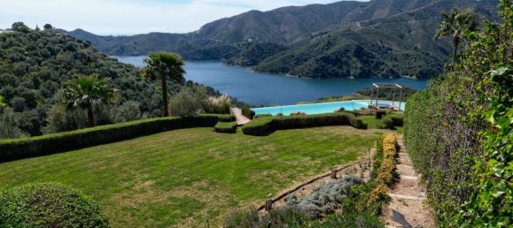 5 bedrooms Villa in Istan, Spain No. 2902 10