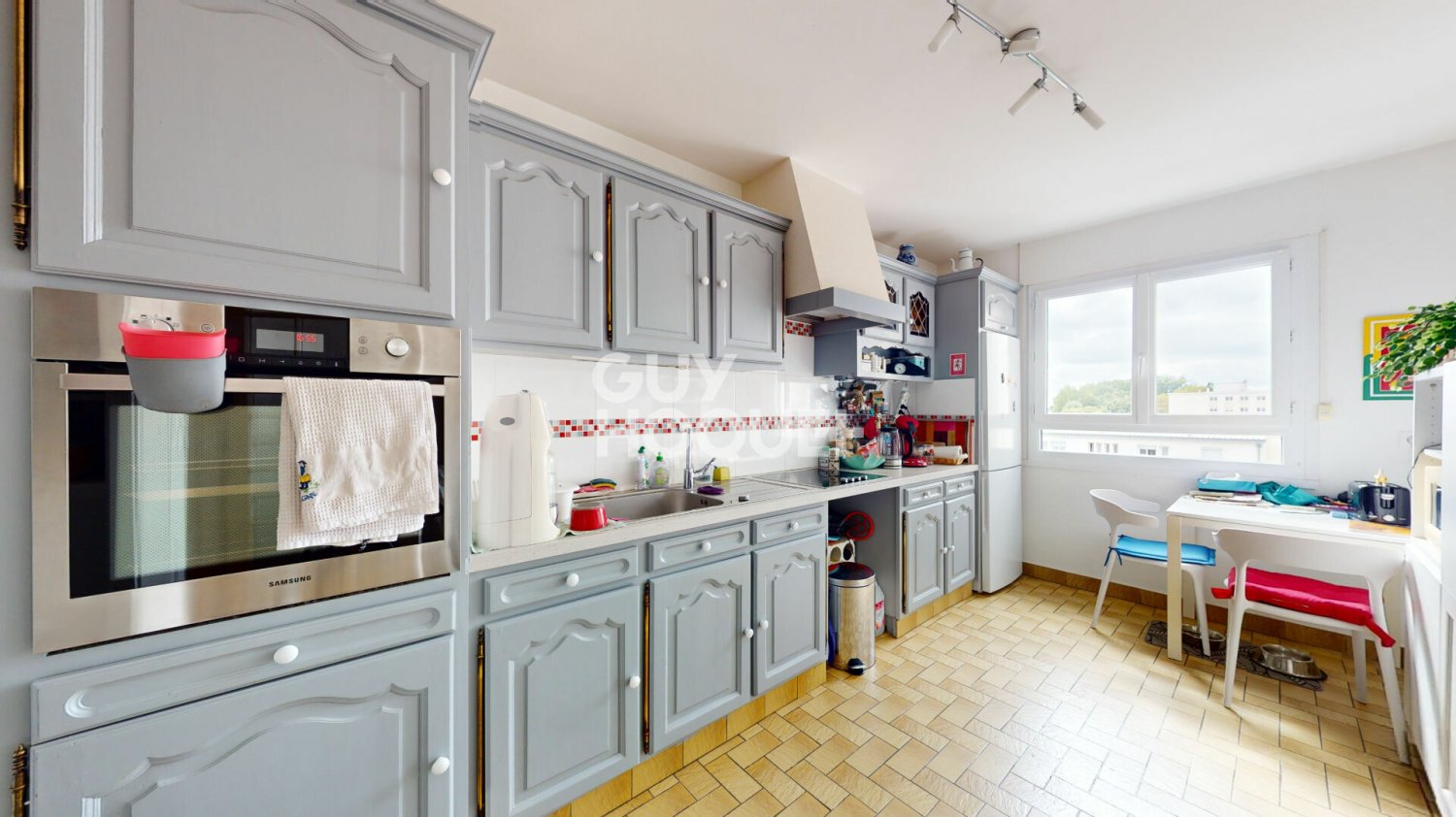 Apartamento de 3 dormitorios en Joue-les-Tours, France No. 246401