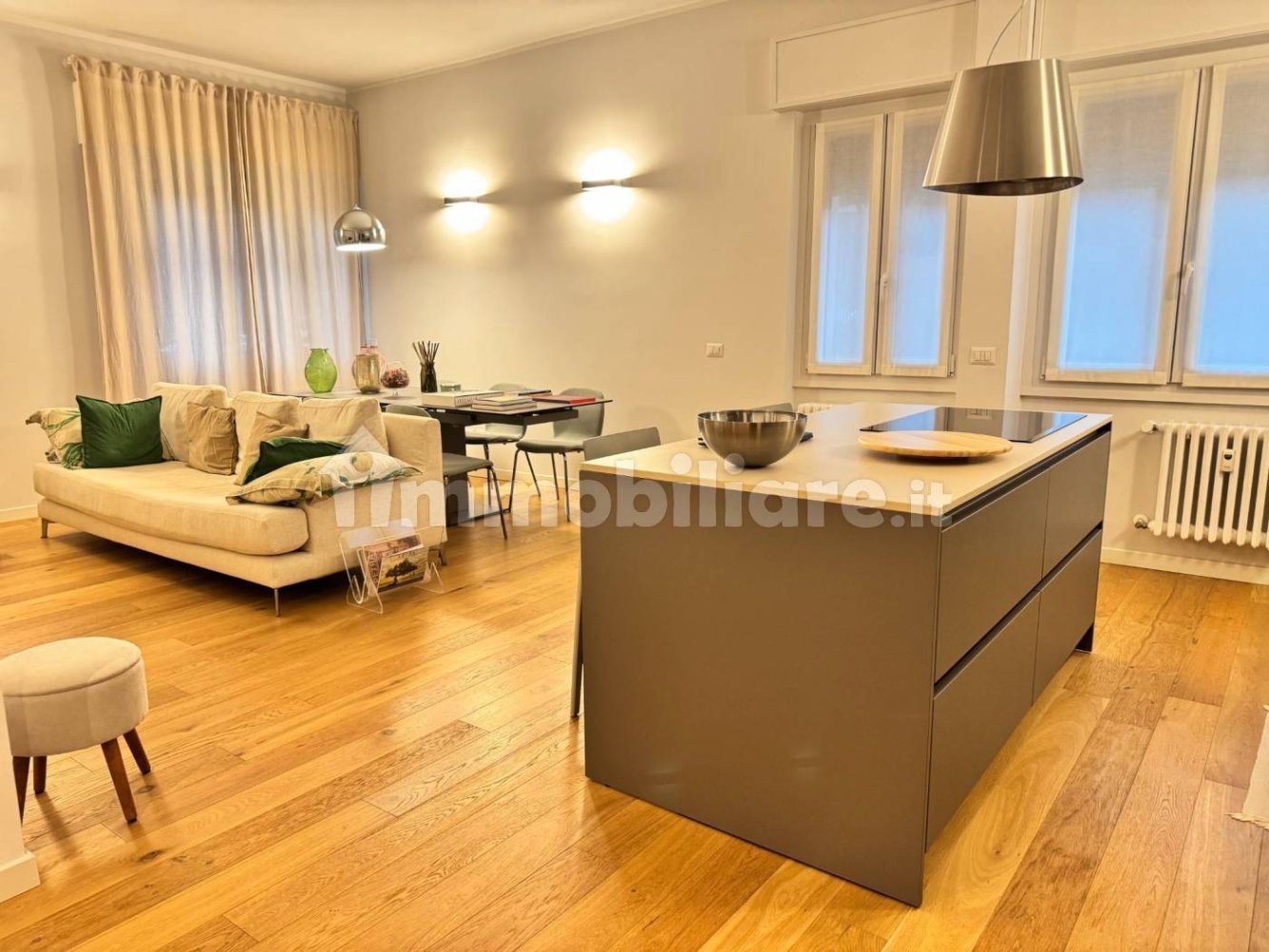 Квартира с 3 спальнями в Милан, Италия № 323022