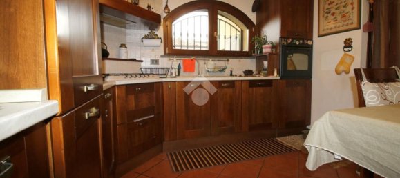 4 rooms House in Caronno Pertusella, Italy No. 93168 8