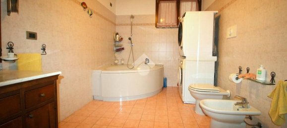 4 rooms House in Caronno Pertusella, Italy No. 93168 24