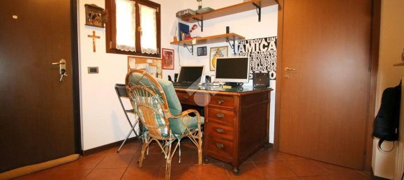4 rooms House in Caronno Pertusella, Italy No. 93168 26