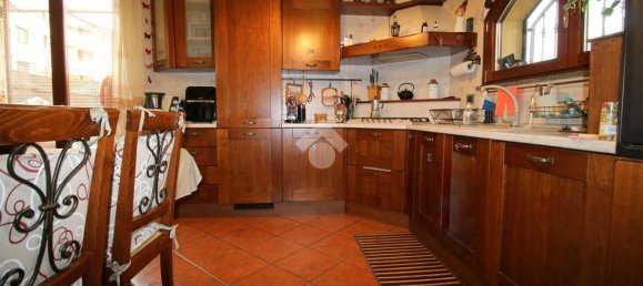 4 rooms House in Caronno Pertusella, Italy No. 93168 12