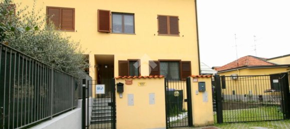 4 rooms House in Caronno Pertusella, Italy No. 93168 27
