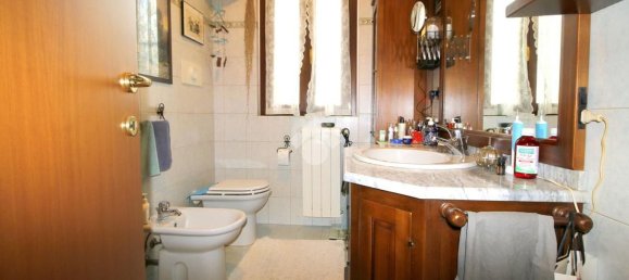 4 rooms House in Caronno Pertusella, Italy No. 93168 16