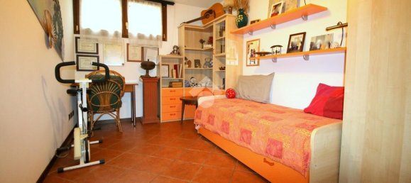 4 rooms House in Caronno Pertusella, Italy No. 93168 21