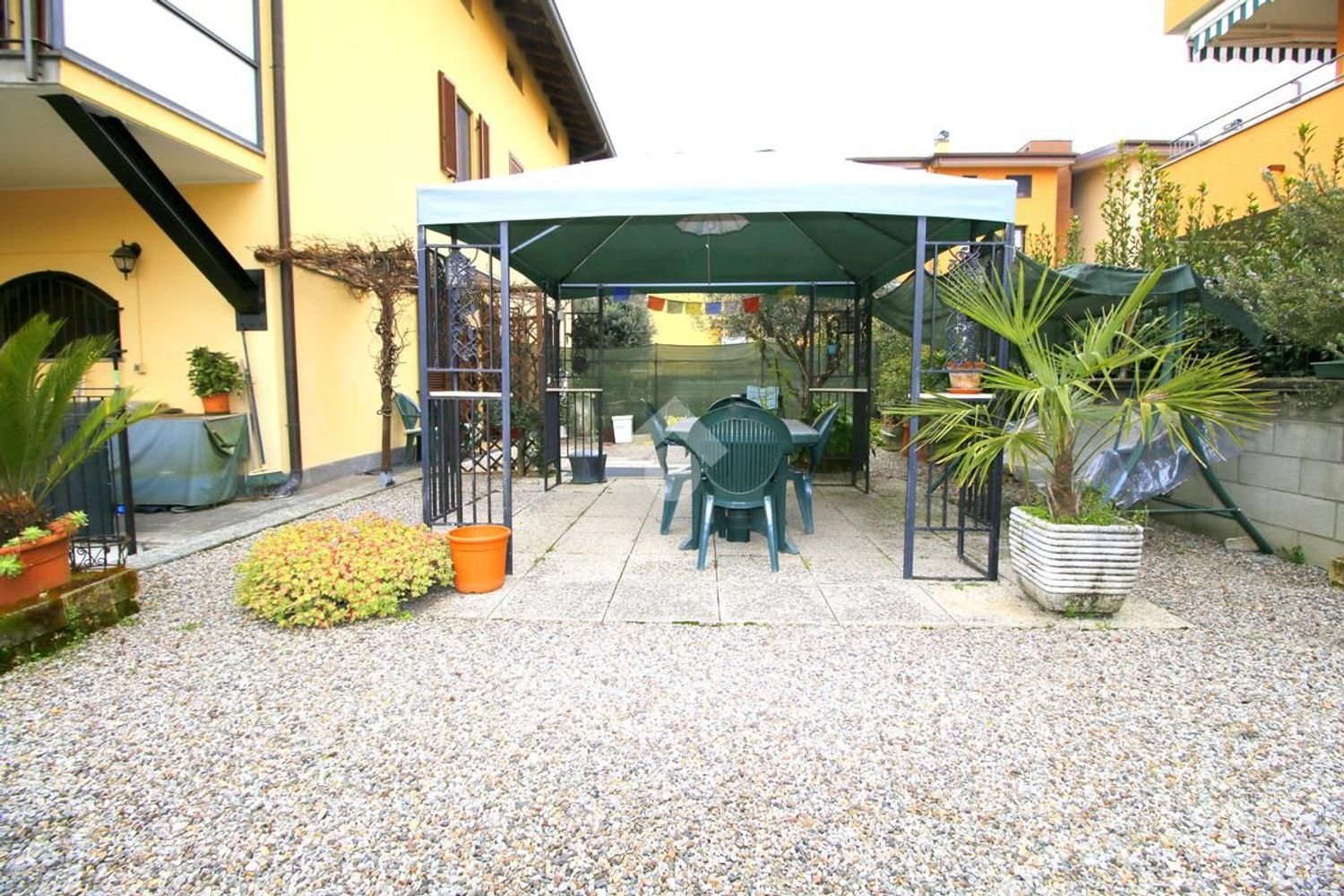 4 rooms House in Caronno Pertusella, Italy No. 93168