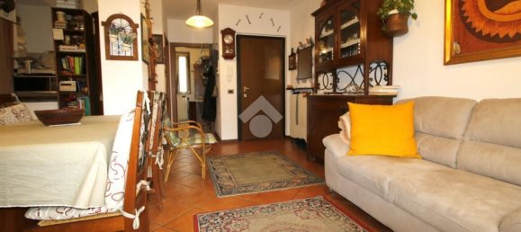 4 rooms House in Caronno Pertusella, Italy No. 93168 7