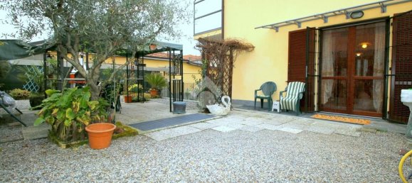 4 rooms House in Caronno Pertusella, Italy No. 93168 2
