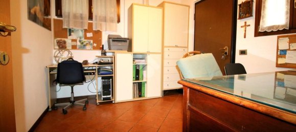 4 rooms House in Caronno Pertusella, Italy No. 93168 25