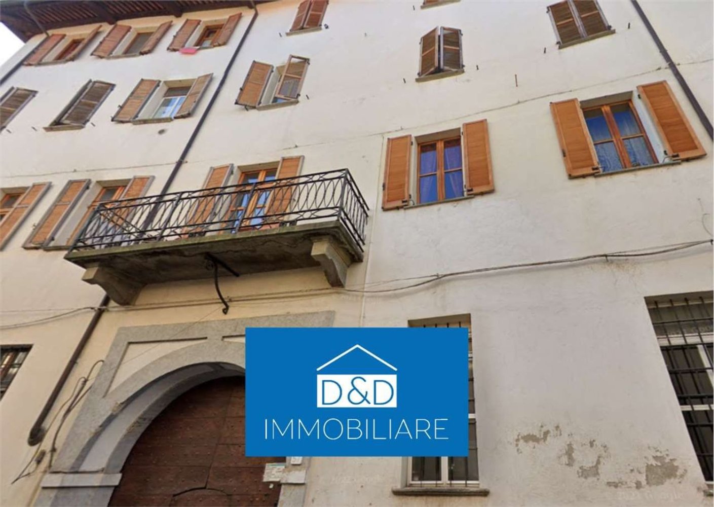 Квартира с 4 комнатами в Пинероло, Италия № 212056