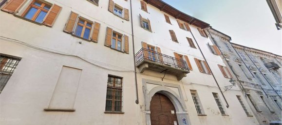 Квартира с 4 комнатами в Пинероло, Италия № 212056 4