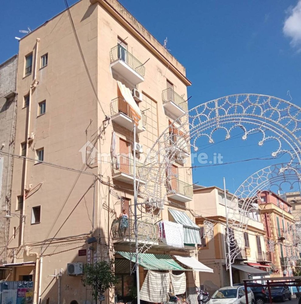 2 bedrooms Apartment in Palermo, Italy No. 287277