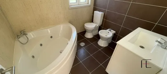 4 bedrooms House in Almada, Portugal No. 141899 25