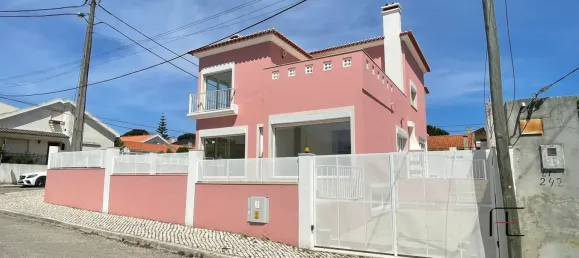 4 bedrooms House in Almada, Portugal No. 141899 2