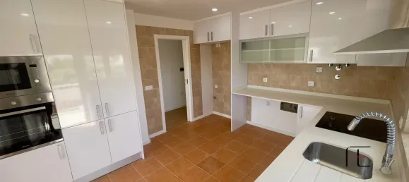 4 bedrooms House in Almada, Portugal No. 141899 12