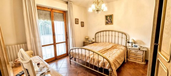 Casa de 7 habitaciónes en Montevarchi, Italy No. 159894 4