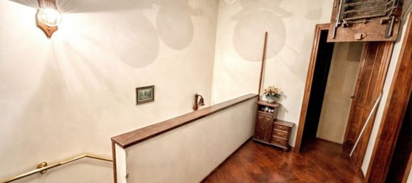 Casa de 7 habitaciónes en Montevarchi, Italy No. 159894 7