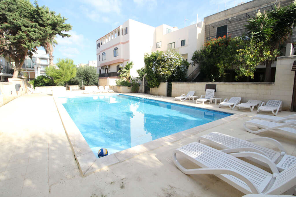 2 bedrooms Penthouse in Swieqi, Malta No. 4222