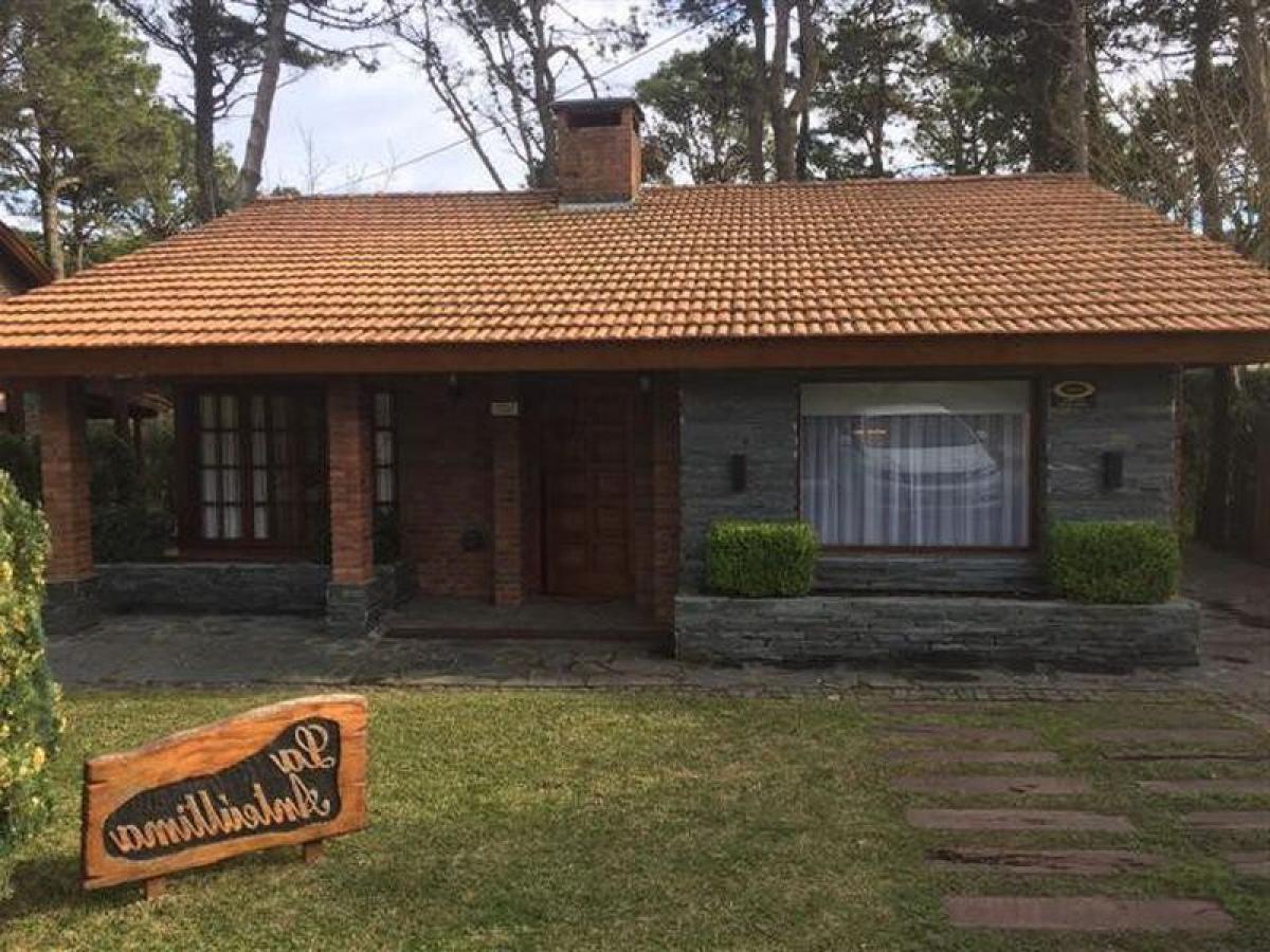 3 bedrooms House in Mar del Plata, Argentina No. 101423