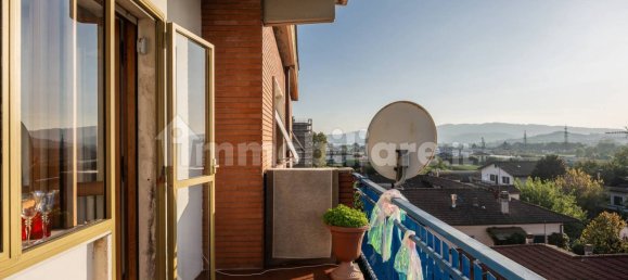 Ático de 2 dormitorios en Pistoia, Italy No. 48839 40