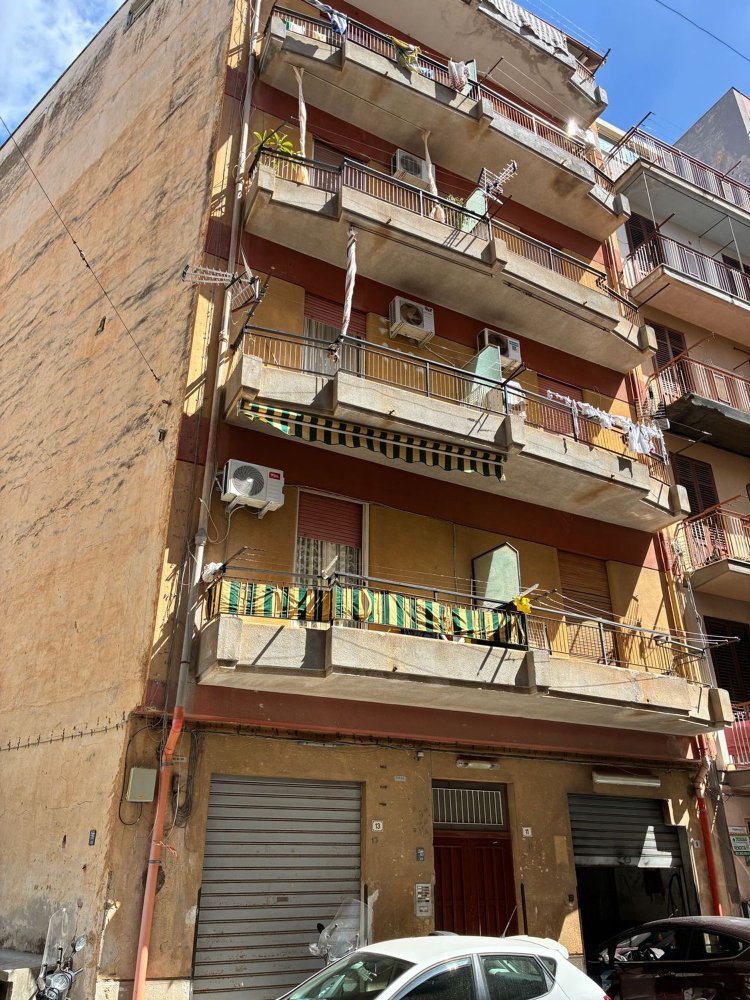 Apartamento de 2 dormitorios en Palermo, Italy No. 371463