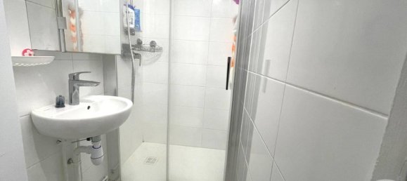 Studio à Paris, France No. 142768 5