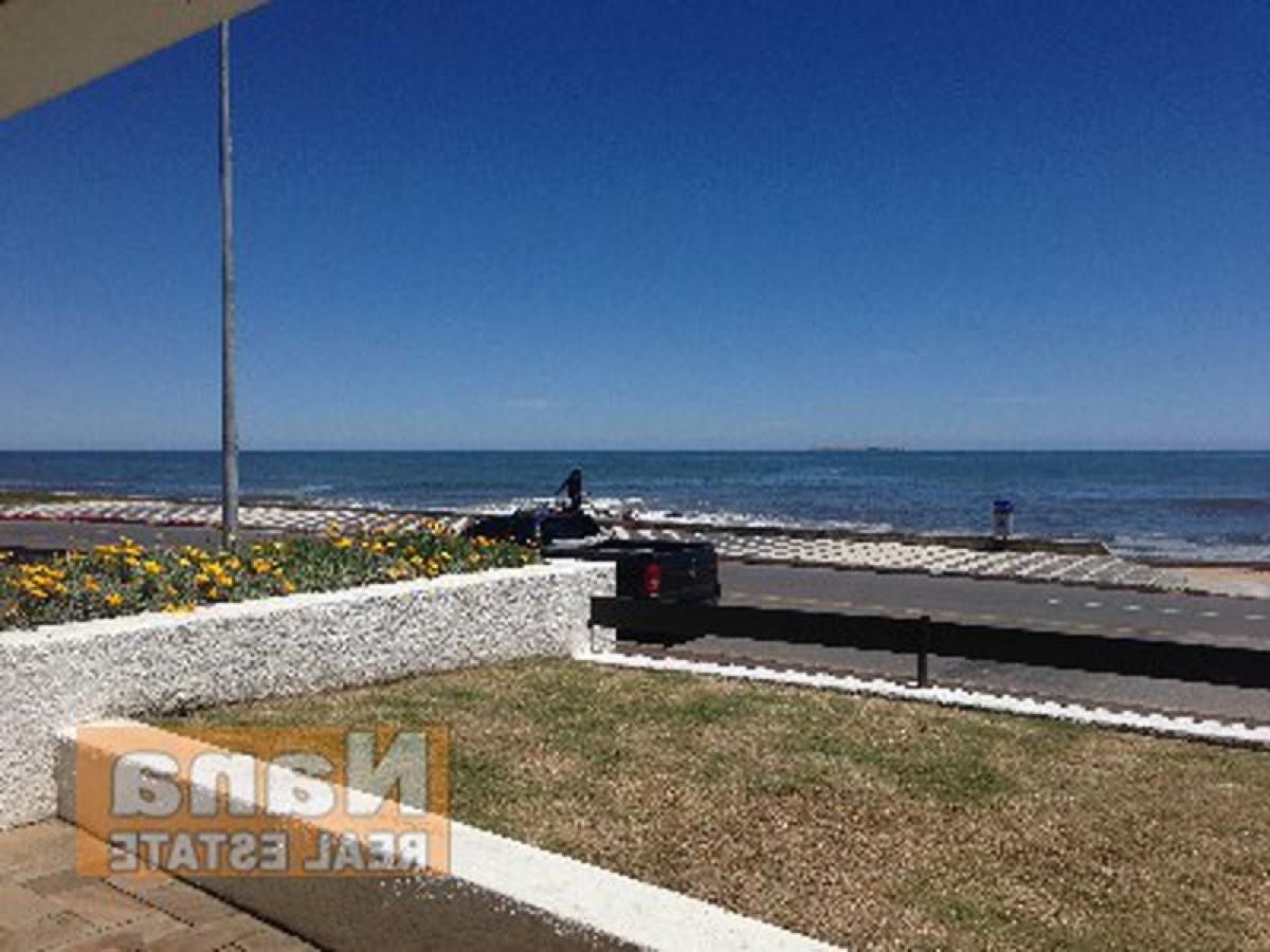 3 bedrooms Apartment in Maldonado, Uruguay No. 2422