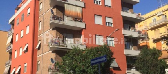 Propiedad comercial de 1 habitación en Rome, Italy No. 219950 13