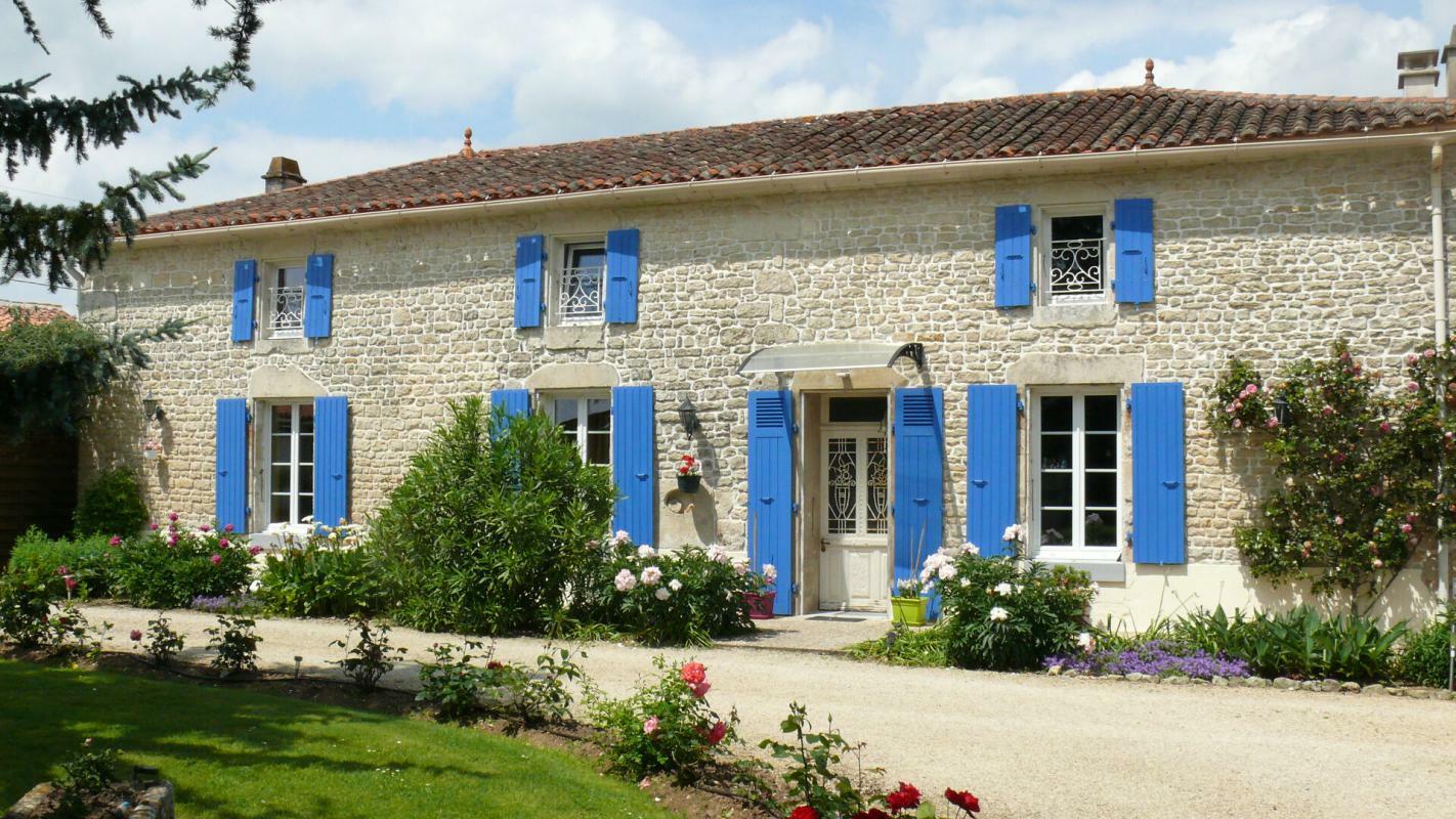 9 غرف نوم منزل في Fontenay-le-Comte, France رقم 109655