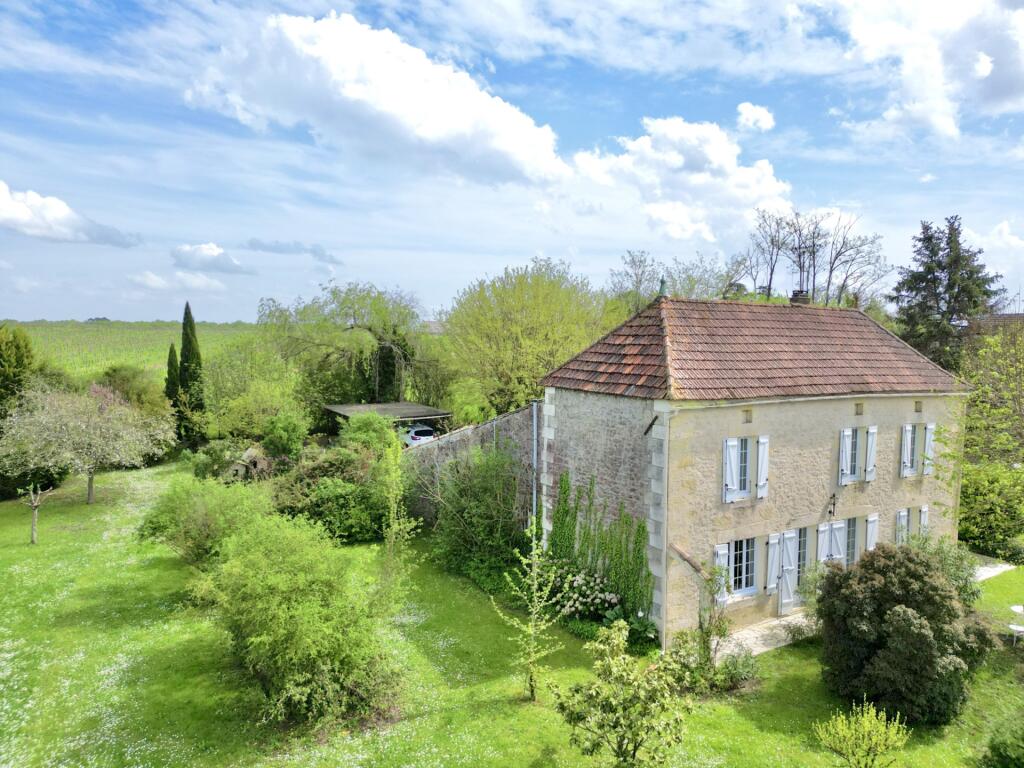 Casa de 3 dormitorios en Pellegrue, France No. 339233