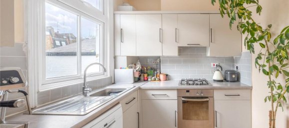 2 bedrooms Maisonette in London, United Kingdom No. 12196 2