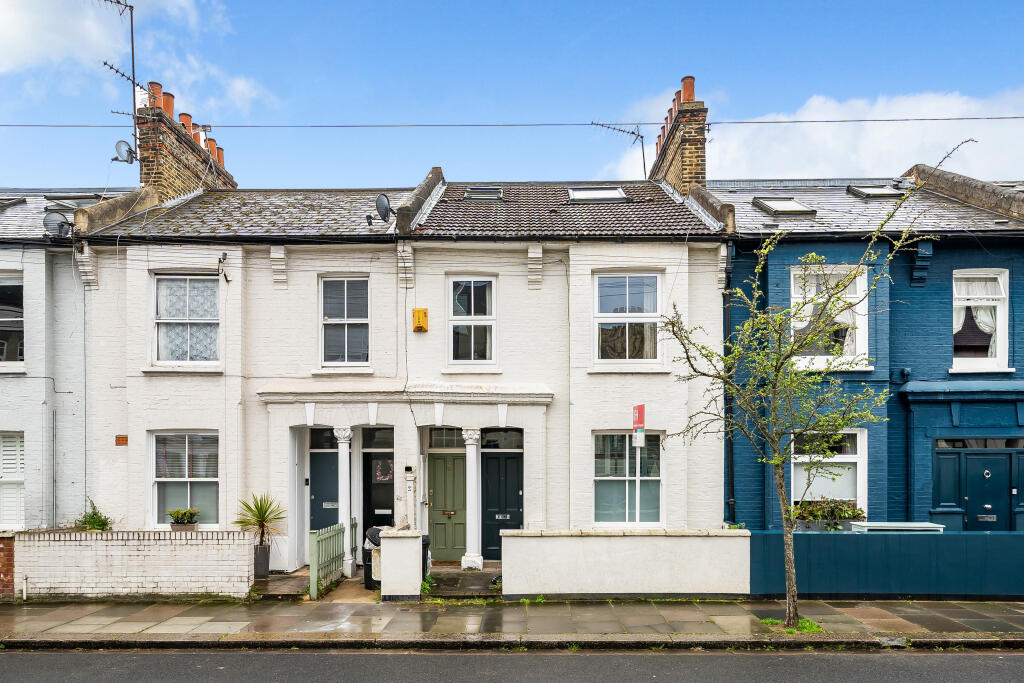 2 bedrooms Maisonette in London, United Kingdom No. 12196