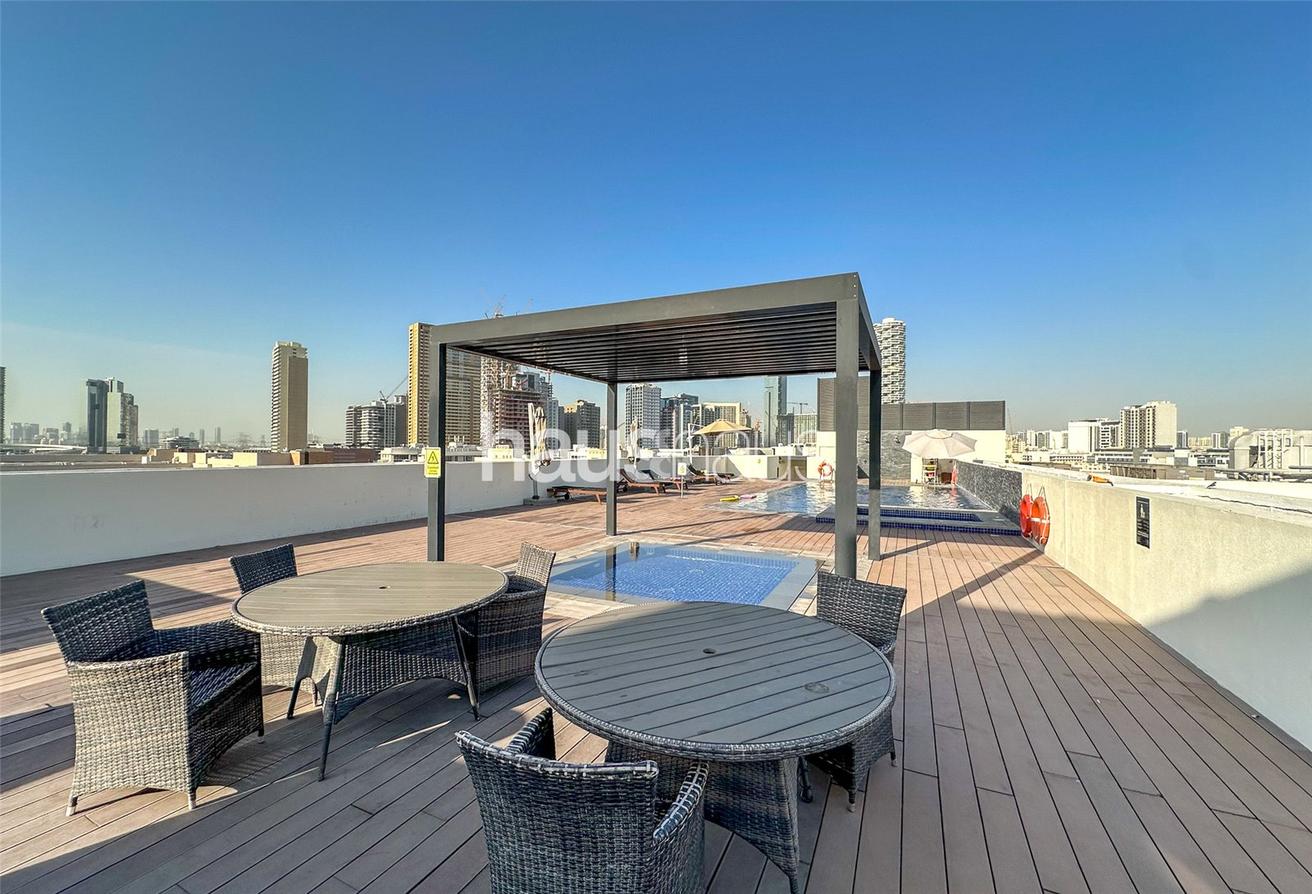 Apartamento de 2 dormitorios en Jumeirah Village Circle, UAE No. 99722