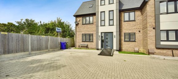 4 bedrooms House in Sheerness, United Kingdom No. 10666 27