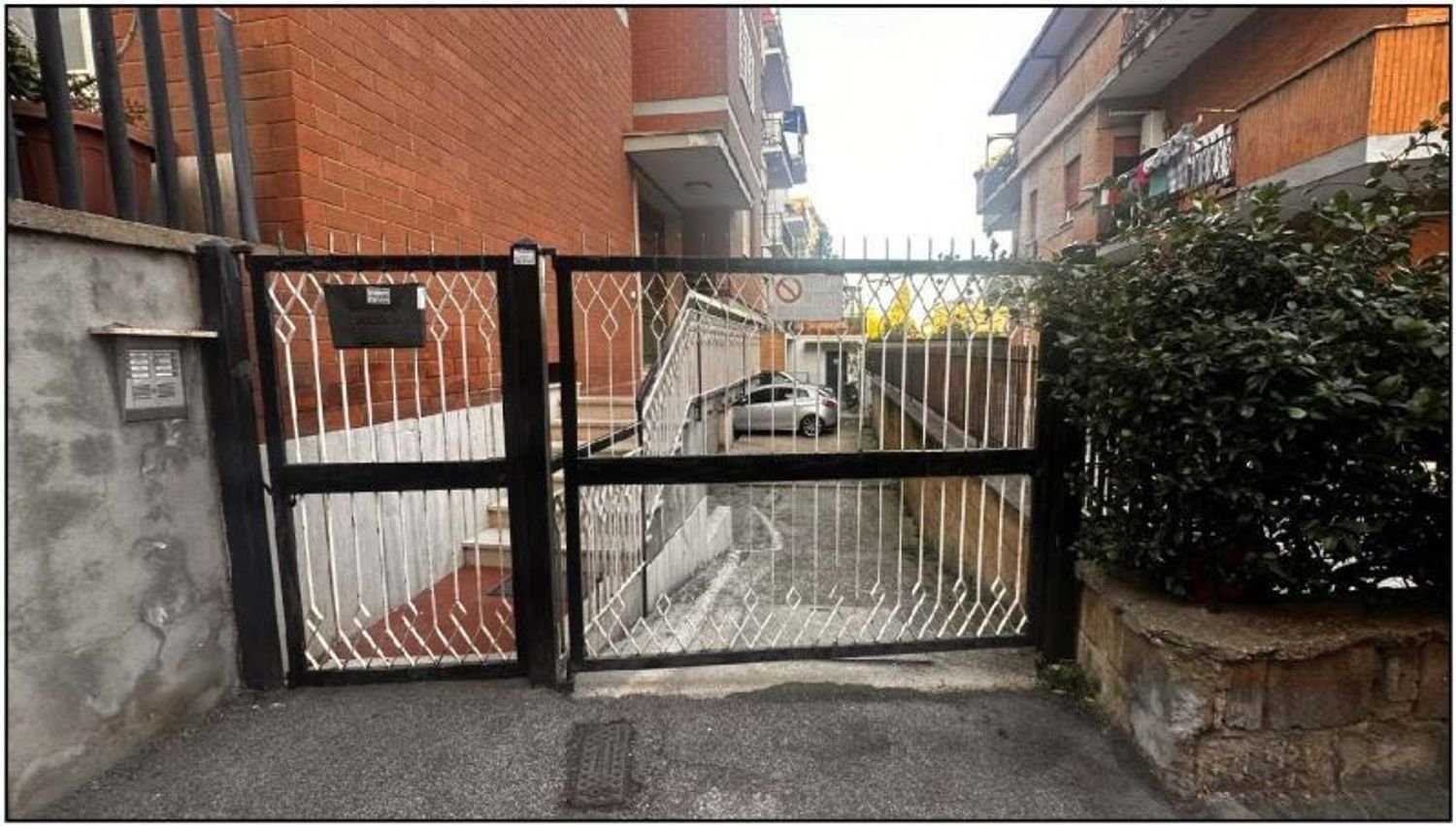 2 rooms Apartment in Rome, Italy No. 189948