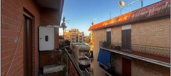 2 rooms Apartment in Rome, Italy No. 189948 3