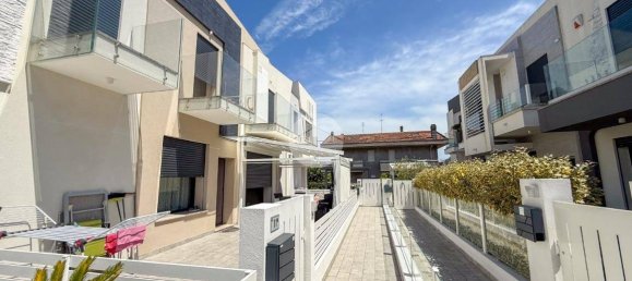 3 Schlafzimmer Haus in Misano Adriatico, Italy, Nr. 303936 38