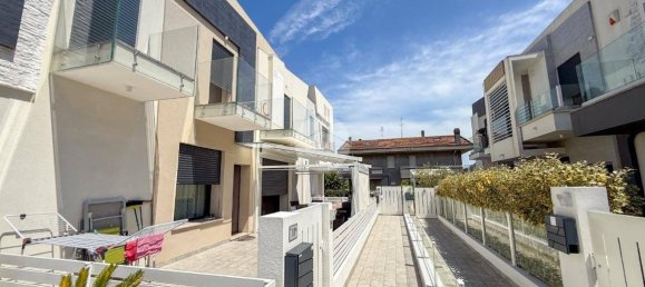 3 Schlafzimmer Haus in Misano Adriatico, Italy, Nr. 303936 36