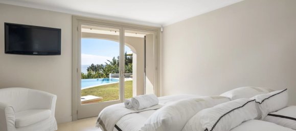 6 bedrooms Villa in Cannes, France No. 38304 3